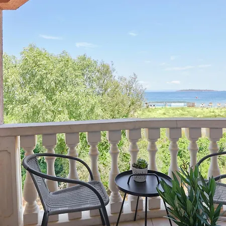 Апартаменты Front Luxury *