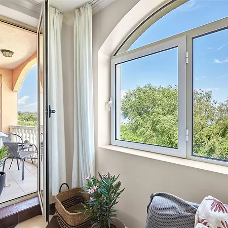 Front Luxury Апартаменты *