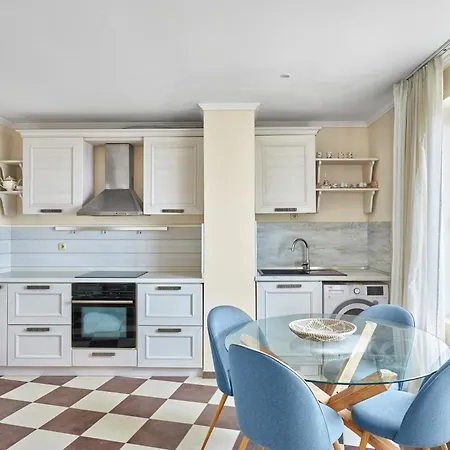 Front Luxury Apartament