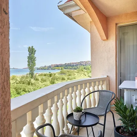 Front Luxury Apartament *