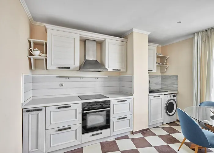 Front Luxury Apartment