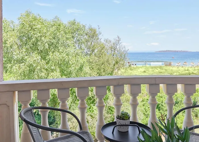 Apartment Front Luxury *