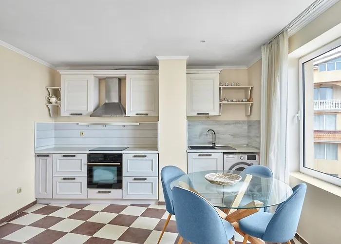 Front Luxury Apartment