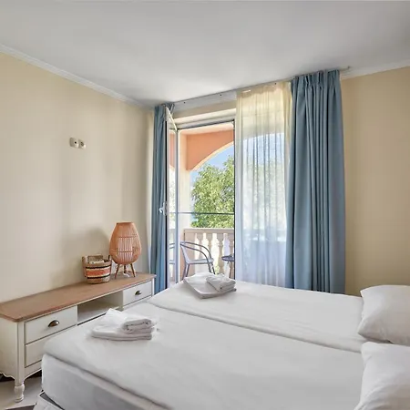 Front Luxury Apartment